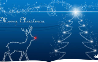 Ein glitzernder Weihnachtselch mit einem Weihnachtsbaum auf blauem Hintergrund
