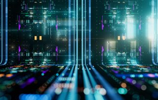 Leuchtende Datenleitungen in futuristischem Serverraum mit digitaler Netzwerkstruktur.